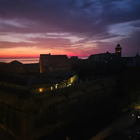 Sous Les Toits Apartmán *